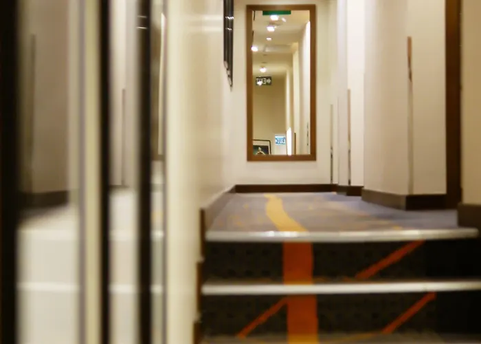 Aspira On 8 Sukhumvit Bts Nana Hotel