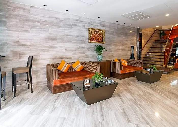 Aspira On 8 Sukhumvit Bts Nana 3*